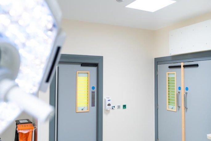 xray doors with vision panel in hospital_healthcare doors