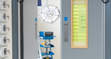 Radiation shielding doors for operating theatres