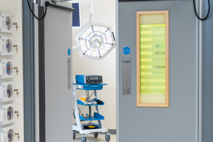 Radiation shielding doors for operating theatres